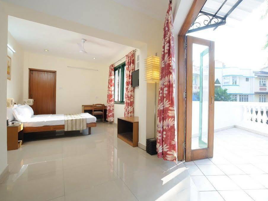 Hotel Brisa Marina Caranzalem Exterior foto